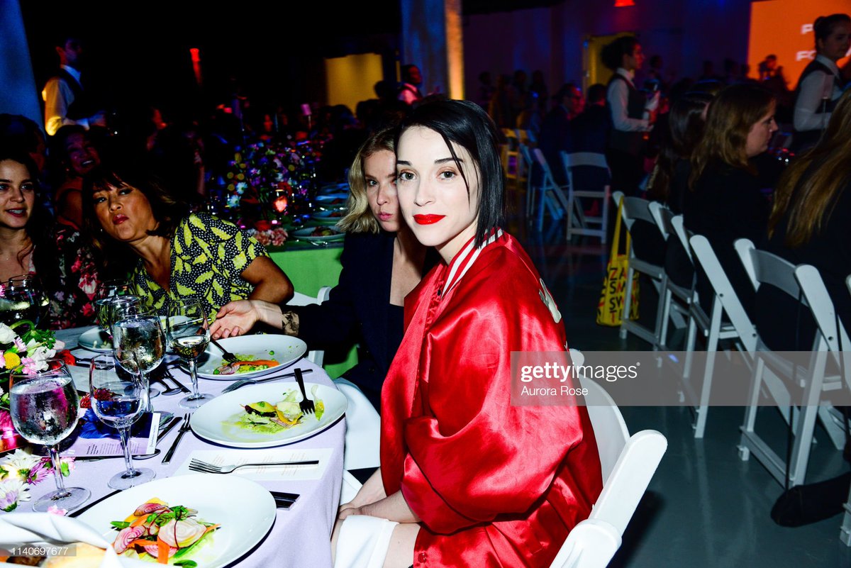CDACmartillo's tweet photo. Annie Clark/@st_vincent at the @PPFA of NYC/Spring Into Action Gala 2019 3 (1/5/19). (📷: @GettyImages-#aurorarose/@Shutterstock-@vnina). #annieclark #stvincent #st_vincent https://t.co/trSR3vDgRV
