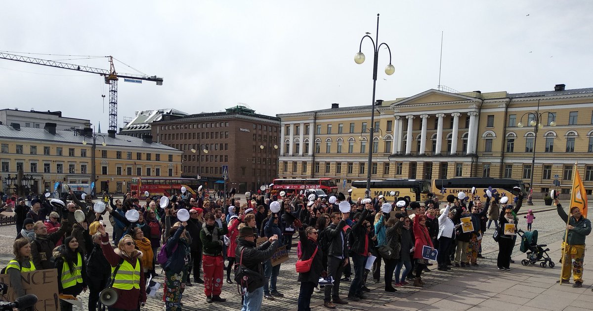 ScienceMarchFI's tweet image. Hat's off for #science! #MarchForScience #Tiedemarssi #SiksiTiede #ResearchMatters #VetenskapsMarschen
#Helsinki #MayTheFactsBeWithYou