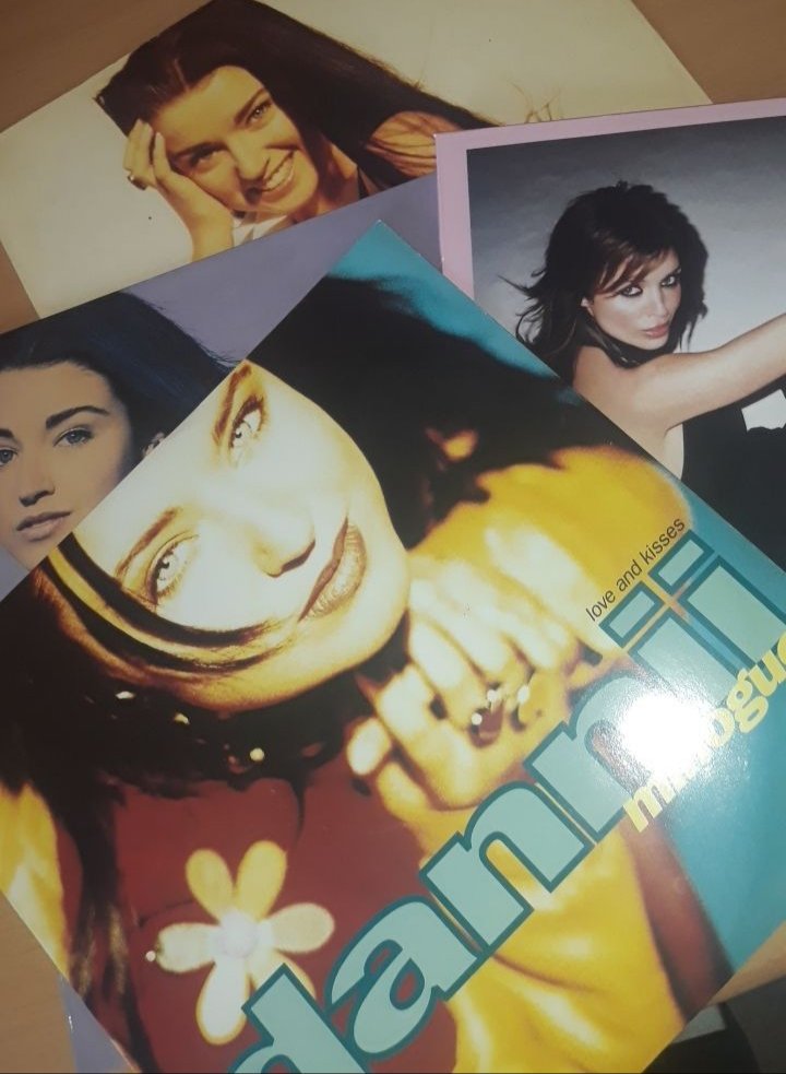 joshultan's tweet photo. guess it's a @DanniiMinogue vinyl day? #loveandkisses #jumptothebeat #neonnights https://t.co/SvUc8oI1KJ