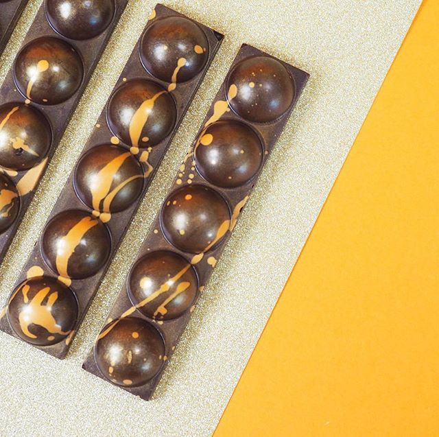 TreatDreamsAu's tweet photo. The perfect bar for sharing, or enjoying the little bubbles or caramel filled goodness on your own!
Have you tried our caramel snack #dreambars? Find ‘em at stockists all over Australia!
.
.
.
.
.
.
.
#veganchocolate #plantbasedfood #plantbasedchocolate … https://t.co/V2pFqOUn6n https://t.co/R367PMJYdz