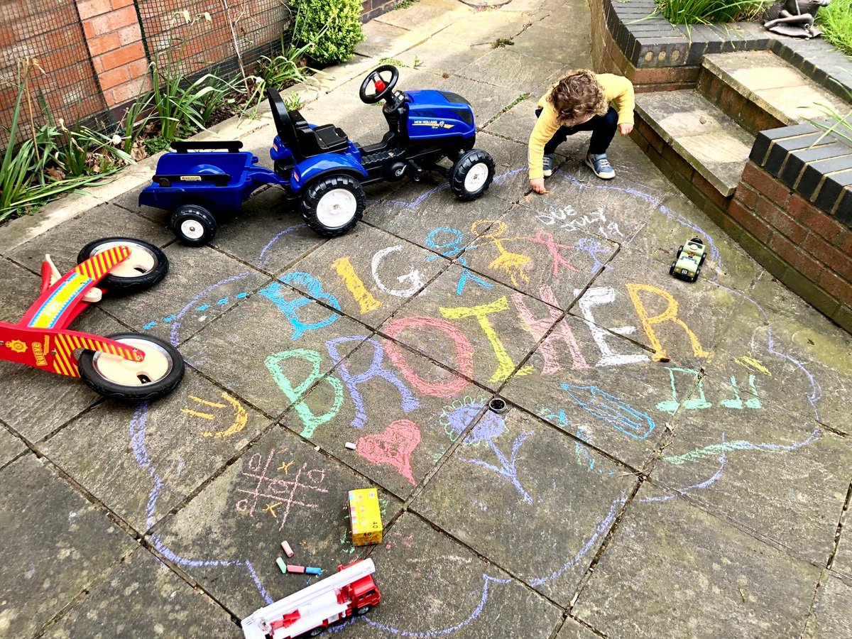 Kidscope's tweet image. Our friend George is going to become a big brother so he used our chalks to let everybody know 🤩