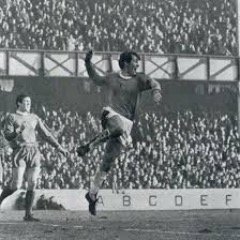 MarkOllerhead4's tweet image. SaidThis LastNight  @SkySportsPL's ShowingThe UnveilingOf The #HolyTrinity StatueThenCutting StraightInside AsTheSiren🚨 Announced TheImminent RollOf 🥁 &amp;amp; SkirlingBagpipes Of #ZCars The HairOn TheBackOf MyGregoryPeck StoodToAttention - @Everton Datt
#TearsOfPride Saluté #GS1938