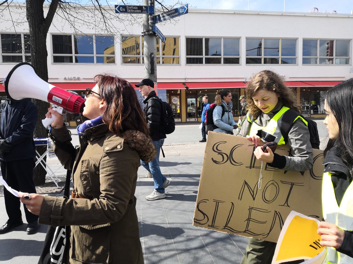 katyabaibuz's tweet image. Marching for science with @Steph_Nataly ! Science not silence! #tiedemarssi #MarchforScience #Marchforsciencehelsinki
#siksitiede
#ResearchMatters
@ScienceBasement 
@helsinkiuni
