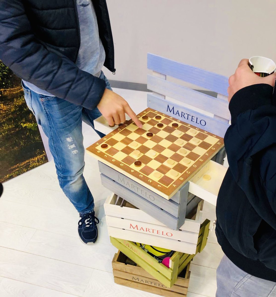 Aprovechando el descanso para, por ejemplo, echar una partidita a las damas...
⁦<a href="/TEDxVGasteiz/">TEDxVitoriaGasteiz</a>⁩ #martelismo #TEDxVG #peekaboo