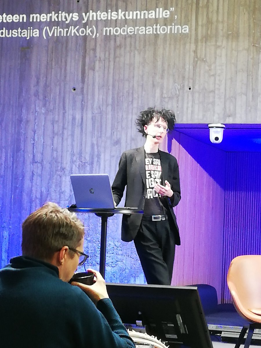 JuvaKati's tweet image. @SyksyRasanen Tiede on itseisarvo ja osa inhimillistä sivistystä #tiedemarssi #siksitiede