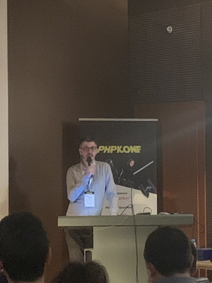 #PHPKonf <a href="/ziyaxanalbeniz/">Ziyahan Albeniz</a> sunumu başladı <a href="/istanbulphp/">istanbul PHP User Group</a>