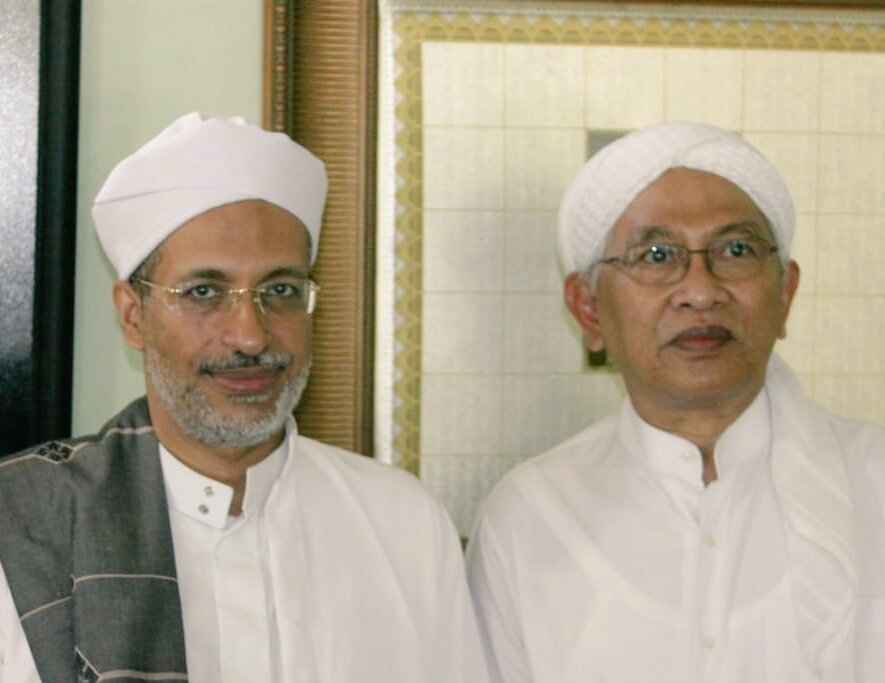 auntyosa's tweet photo. Sebentar lagi kita akan memasuki bulan Ramadhan. Bila 11 bulan lainnya lebih banyak kita isi dgn kegiatan2 duniawi, kiranya tdk berlebihan jika pada bulan suci ini kita lebih memprioritaskan kepentingan akherat kita. 
#JumatCallGusMuslawas

*Bersama Prof. Abdullah bin M Baharun. https://t.co/MfeqoKtr4G