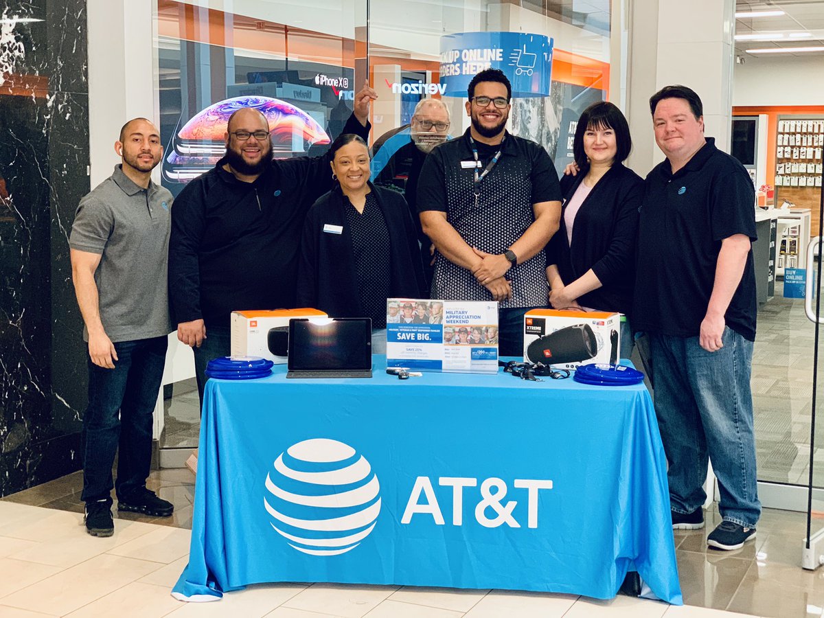 The Rock appreciating our Military and First Responder. #lifeatatt#firstnet#militaryappreciationmonth#rockinghammall