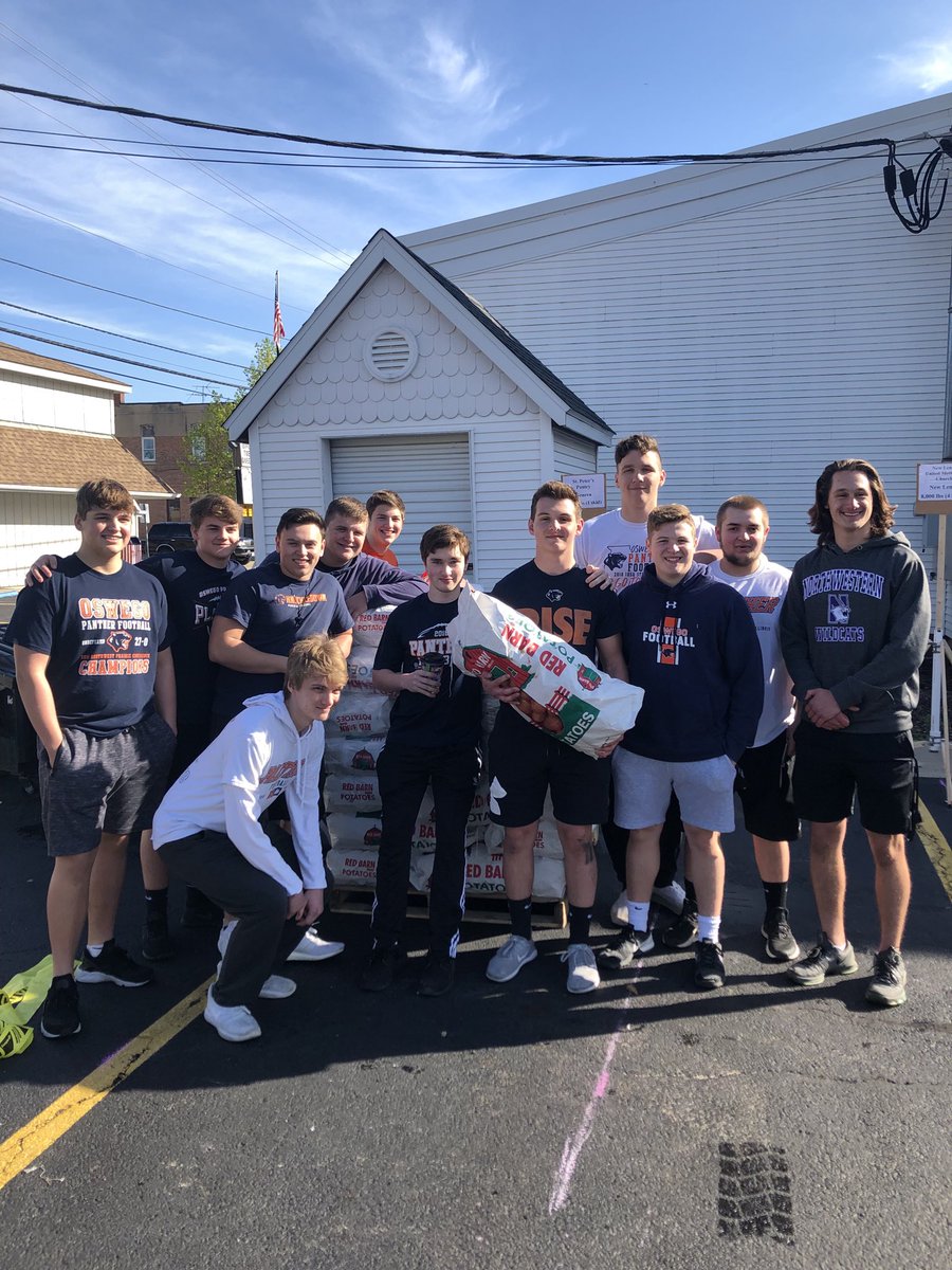 CooneyPanthers's tweet photo. ⁦@Oswego_Football⁩ helping others!  Thanks to all those who were able to give their time! https://t.co/0KOHeipL6a