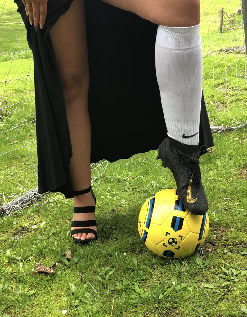 jadeneiman's tweet photo. Get you a girl who can do both. 💄💅🏼🏃‍♀️⚽️ @MontourWarrior https://t.co/YOLSQocG2P