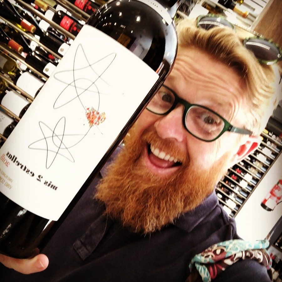 tierra_nuestra's tweet photo. Nuestro amigo @DanielMChef4 ya tiene en su poder a nuestro vino #Mis2Estrellas. Esperamos que lo hayas disfrutado!!!

👉 Que aún no lo has probado???. Más info y compra online en https://t.co/HGgq6WcNOL https://t.co/gvp8a3S88v