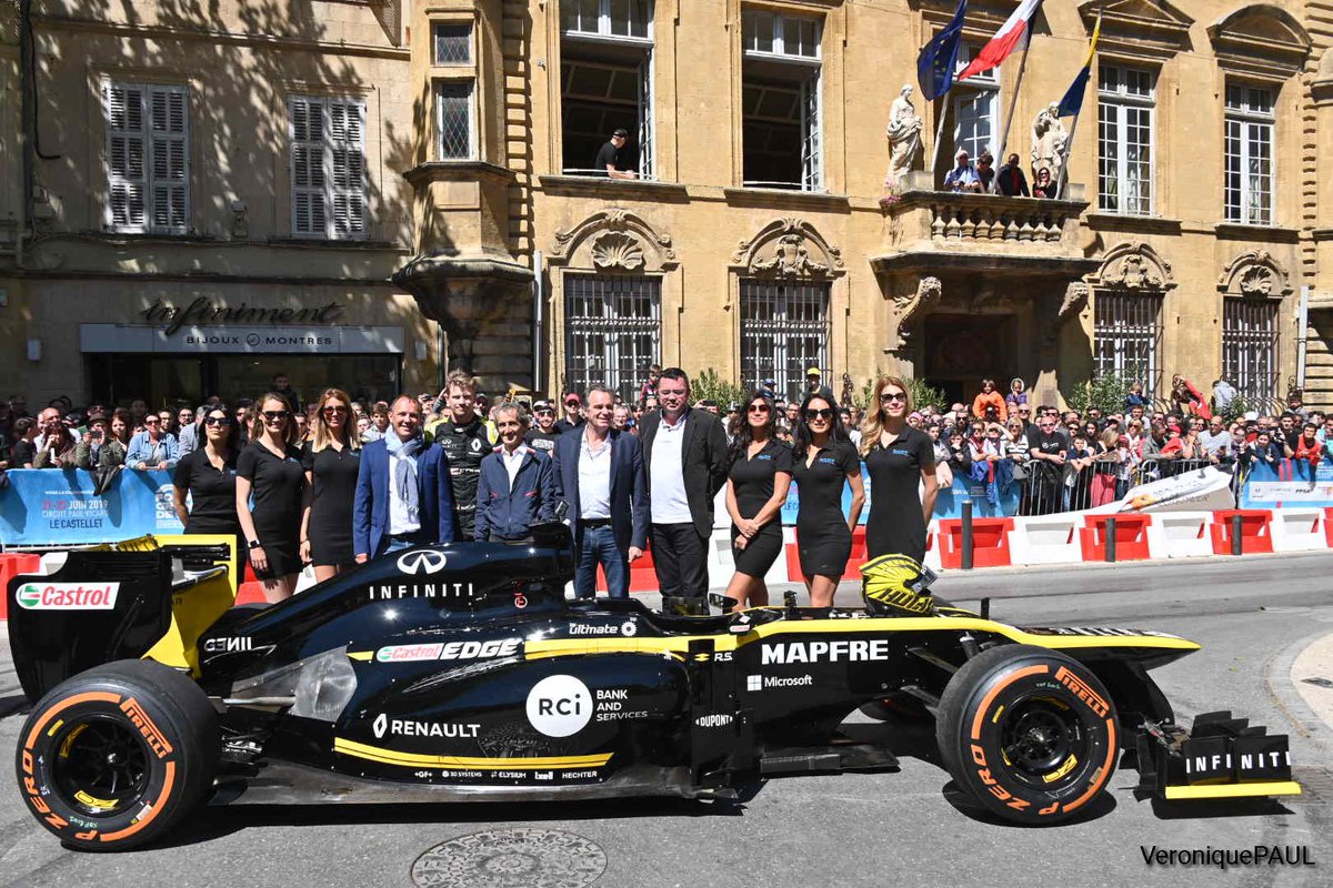 Renaud Muselier Pa Twitter La Formule 1 Fait Son Roadshow A Salon De Provence Avec Alain Prost Et Nico Hulkenberg 12 000 Salonais Et Leur Maire Nicolas Isnard Pour Un Superbe Evenement Populaire La
