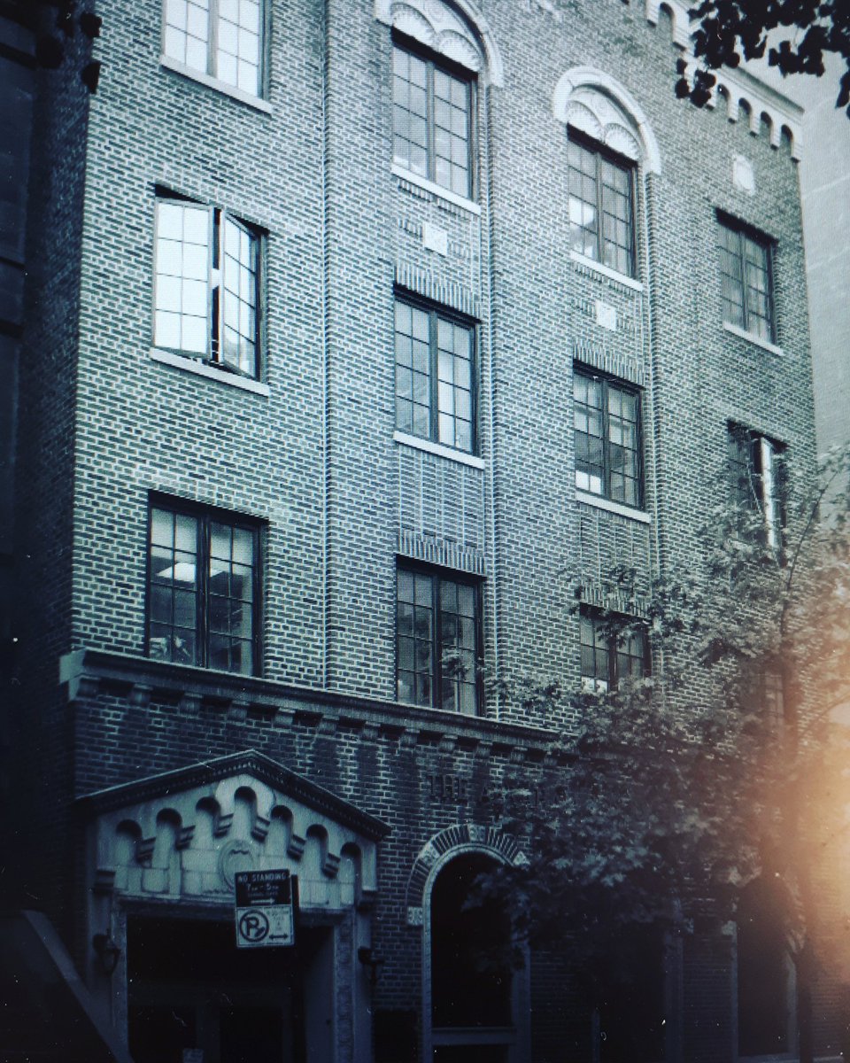 coffeeandcults's tweet image. New episode out now! The Sullivan Institute 

From polyamorous therapy to paranoid, violent, theatre-making cult. 

Also: milking mimes, marxist musicals and more!

#Cult #cults #sects #coffeeandcults #podcast #podcasting #truecrime #comedy #weird #sullivaninstitute