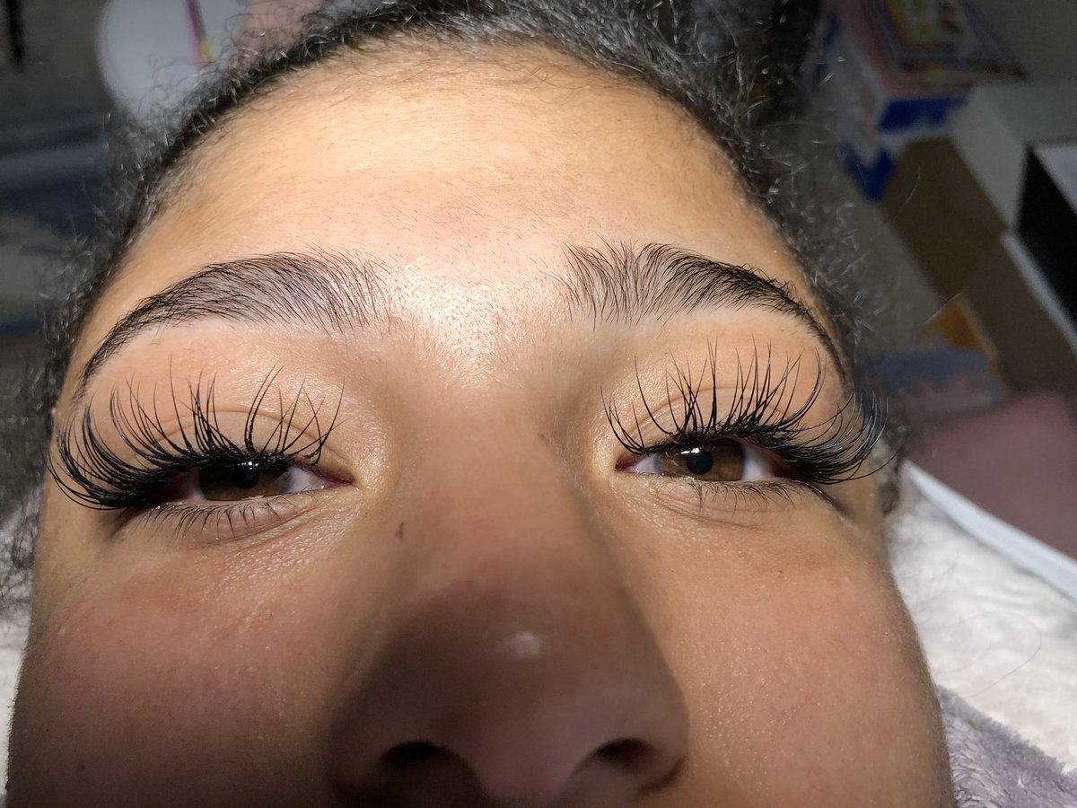 Natural Wink Set (classic) 🧡💛 
 #dmvlashes #dmveyelashes #mdlashes #marylandlashes #eyelashextensions #mdlashtechnician #dmvlashtech #dmvhairstylist #dmvstylist #dmvnails #mdnails #uppermarlborolashes #uppermarlborostylist #mdbeauty #dmvbeauty #dmvcosmetics #mdcosmetics