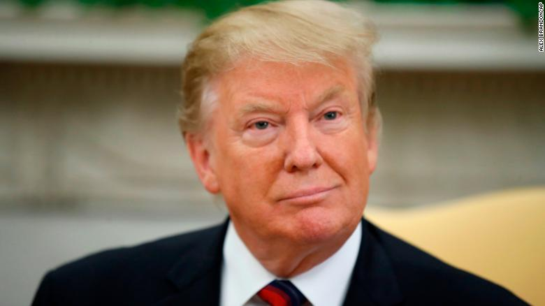 CNN's tweet photo. Trump tweets support for far-right figures banned by Facebook
https://t.co/DH7ywFNDAE https://t.co/fkvr3ILEiQ