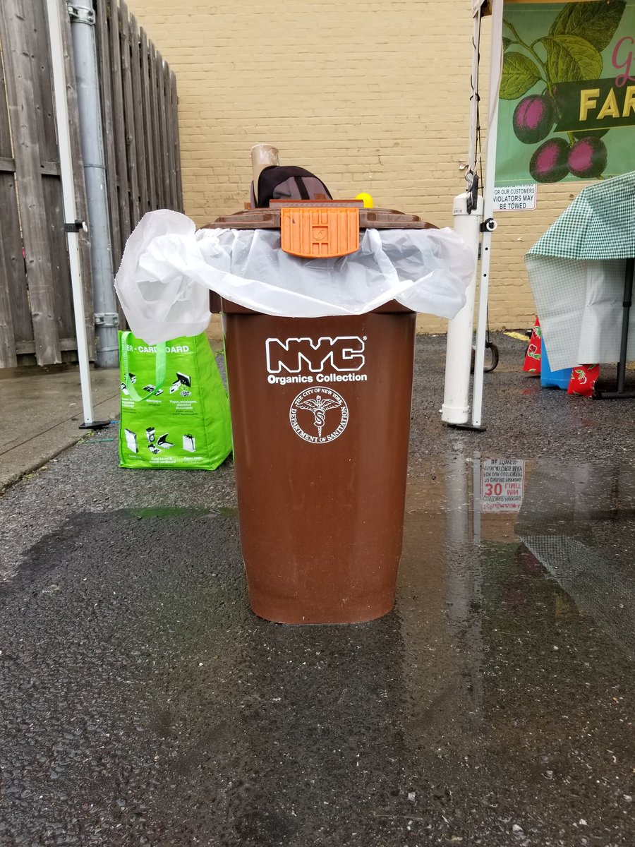GrowNYC's tweet image. #MakeCompostNotTrash - Dont let food scraps go to waste.  Request organics collection for your building at NYC.gov/organics