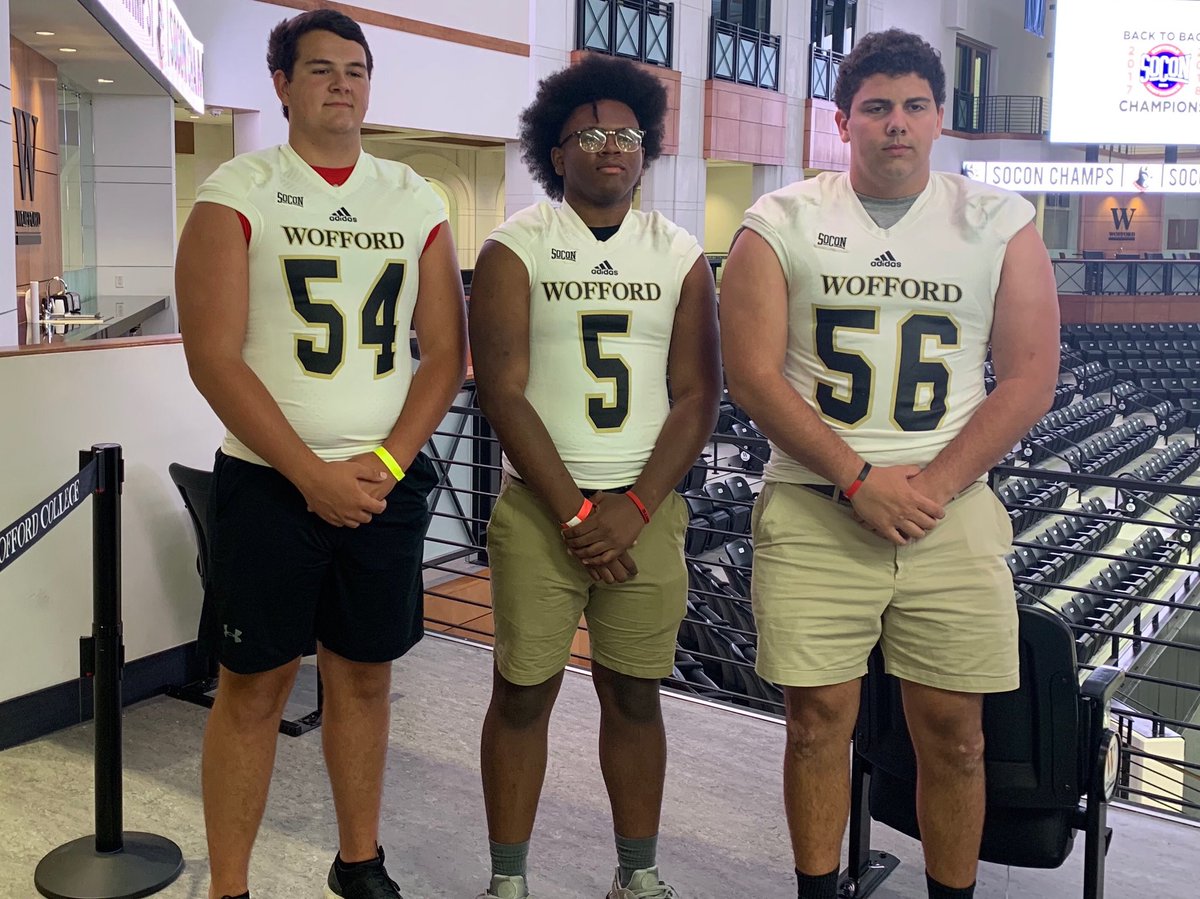 ⁦@CNathletics1⁩ ⁦@4CardinalNewman⁩ #armFarm these Cards Are rocking it in the weight room and in recruiting!! ⁦@Wofford_FB⁩