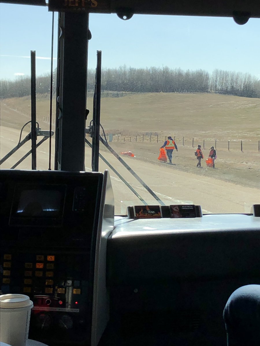 jacquiefenske's tweet photo. It’s #hiwaycleanup. #4H #alberta #yellowheadit https://t.co/6geqlXKiP3