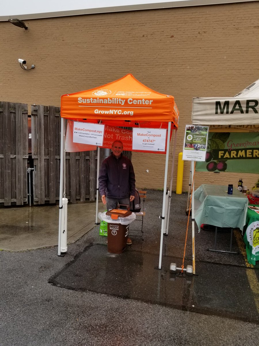 GrowNYC's tweet image. #MakeCompostNotTrash -Find out how at the #BayRidge Greenmarket. We are here to answer your questions until 1PM