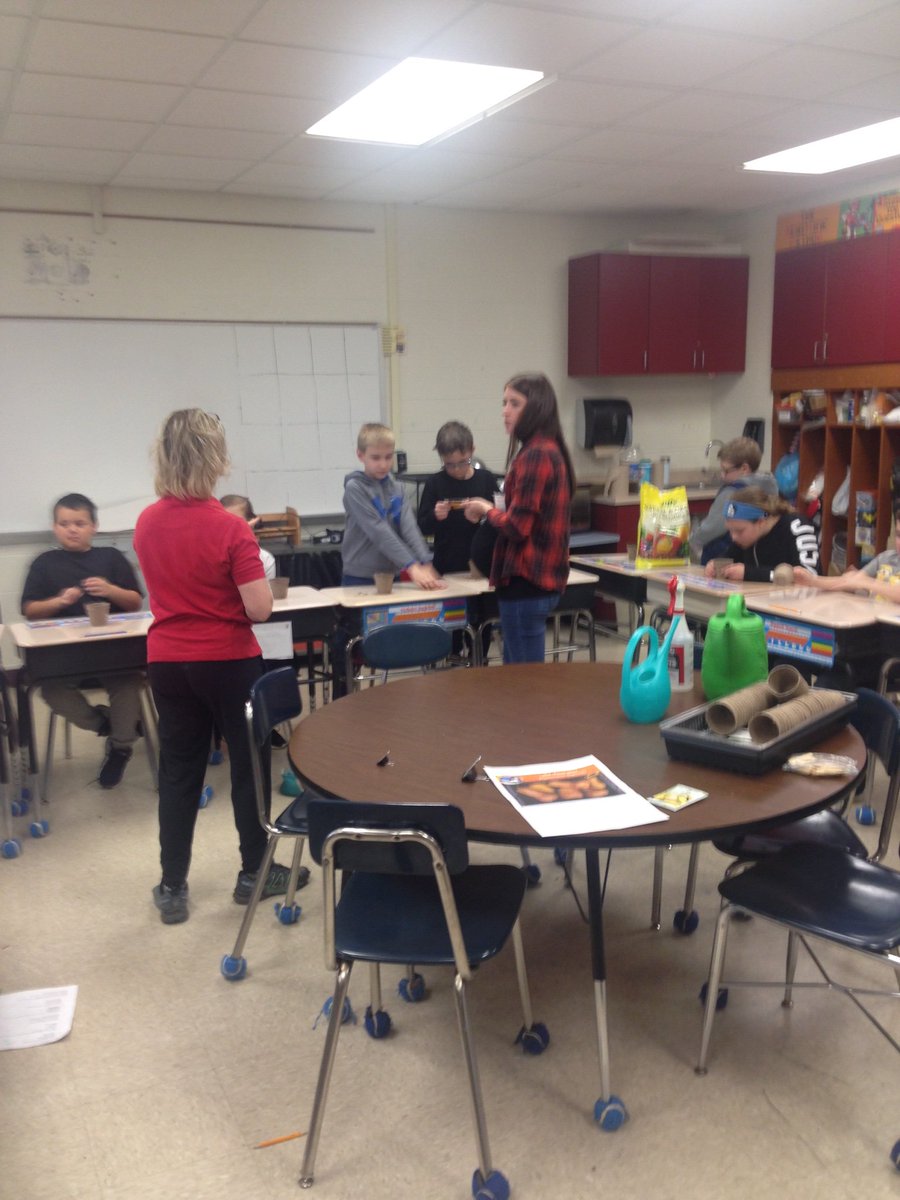 MrReagansCSE's tweet image. Kids getting their hands dirty, fantastic!  Thank you CCE for planting butternut squash with the fifth grade for the farm to table initiative! #SFCSDPROUD #seedtotable