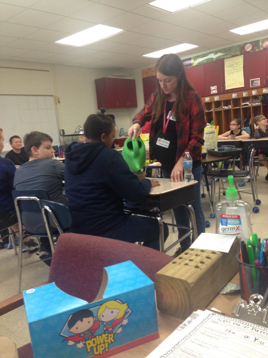 MrReagansCSE's tweet image. Kids getting their hands dirty, fantastic!  Thank you CCE for planting butternut squash with the fifth grade for the farm to table initiative! #SFCSDPROUD #seedtotable