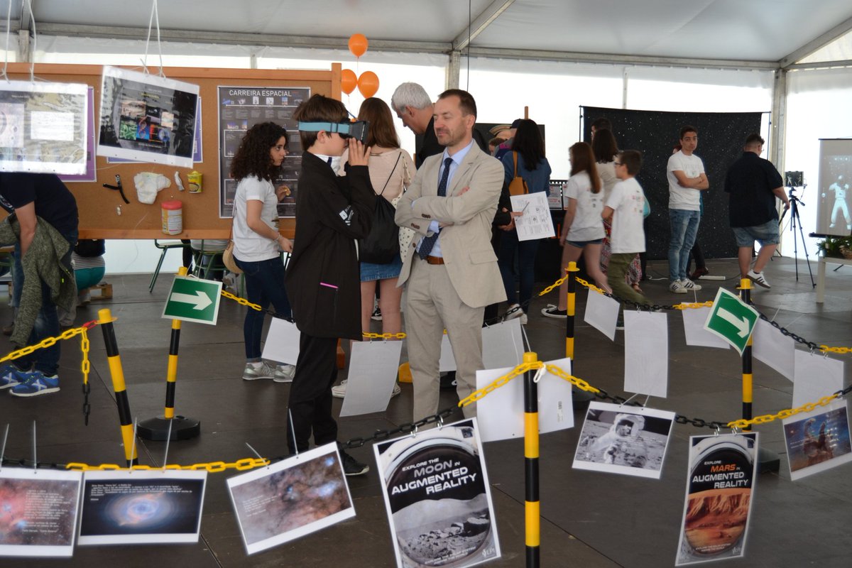 Félix Juncal (@felixjuncal) on Twitter photo Hoxe temos unha gran festa na Praza Massó coa II Feira da Ciencia e da Literatura. Na inauguración, <a href="/felixjuncal/">Félix Juncal</a> , alcalde de Bueu, destacou que "sentimos unha enorme ilusión e emoción neste evento que reúne a toda a comunidade educativa".… dlvr.it/R43hs9 Hoxe temos unha gran festa na Praza Massó coa II Feira da Ciencia e da Literatura. Na inauguración, <a href="/felixjuncal/">Félix Juncal</a> , alcalde de Bueu, destacou que "sentimos unha enorme ilusión e emoción neste evento que reúne a toda a comunidade educativa".… dlvr.it/R43hs9