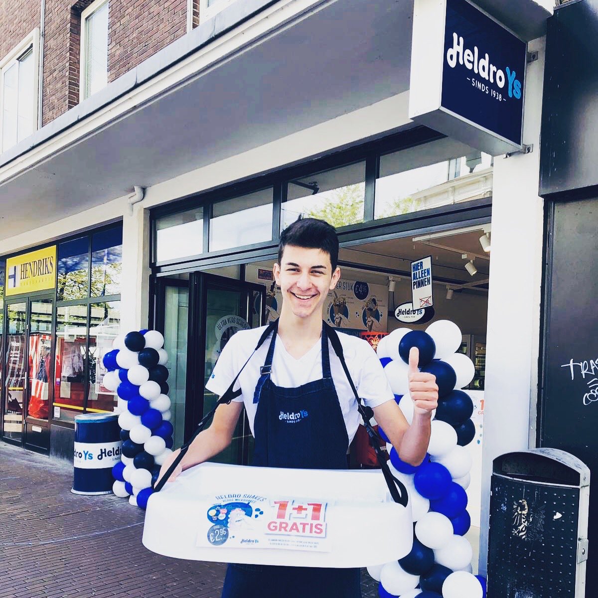 Heldro_ijs's tweet photo. Hieperdepieperdepiep, ons Nijmeegs opscheppunt bestaat dit weekend één jaar! Vandaag laten wij onze Heldro ShakeS proeven op straat⬇️ Rennen naar de Burchtstraat 122 🏃♀️🏃♂️🏃♀️ #heldro #milkshake #nijmegen https://t.co/6ZB77kUXp8