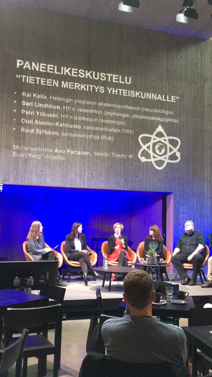 marikatomu's tweet image. #tiedekummi @outialanko loisto ajatus! Kiitos @SyksyRasanen loistava puheenvuoro. #tiedemarssi