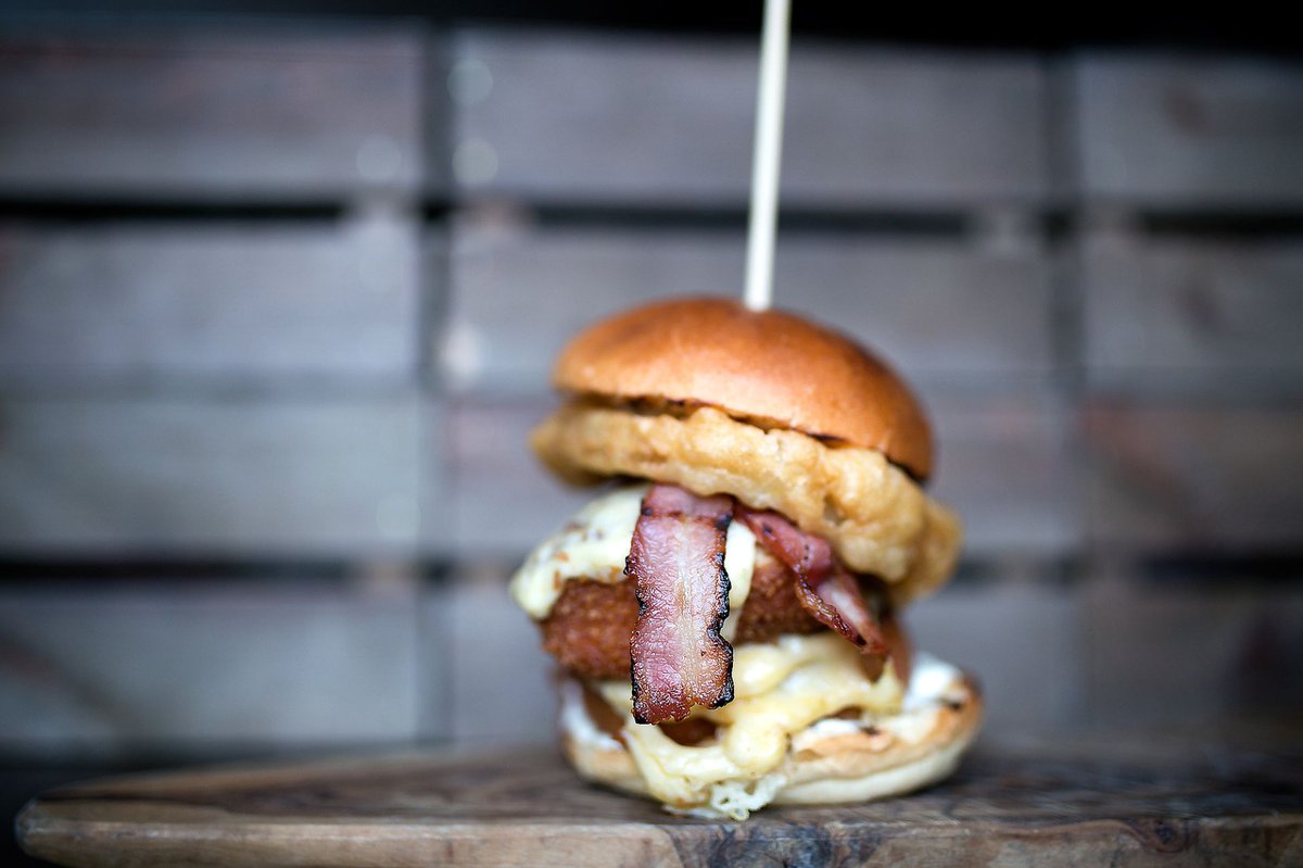 We don't just do roasts. We don't just do burgers. Oh no, we REALLY DO burgers! 🍔
#roastdinner #toogoodtowait #thecricketers #notjustforsundaysanymore #pubfood brightonroast.co.uk/?utm_source=Tw…