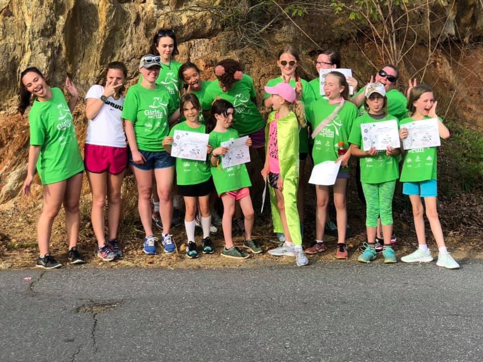 gotrwnc's tweet image. Practice 5k = DONE for our @UncAvl #GirlsontheRuncommunity team! 👏🏻👏🏻They got a bead for every lap completed that created celebratory keychains. It was also a hot day, so coaches spritzed them with water along the way. YOU GO GIRLS! 📸: Coach Rachel #gotrwnc