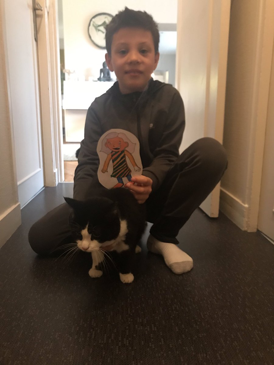 EveParier's tweet photo. Clément aplatit est sur un chat @CM1B_Peguy #ClémentAplatie18 https://t.co/H212Fz6Pdw