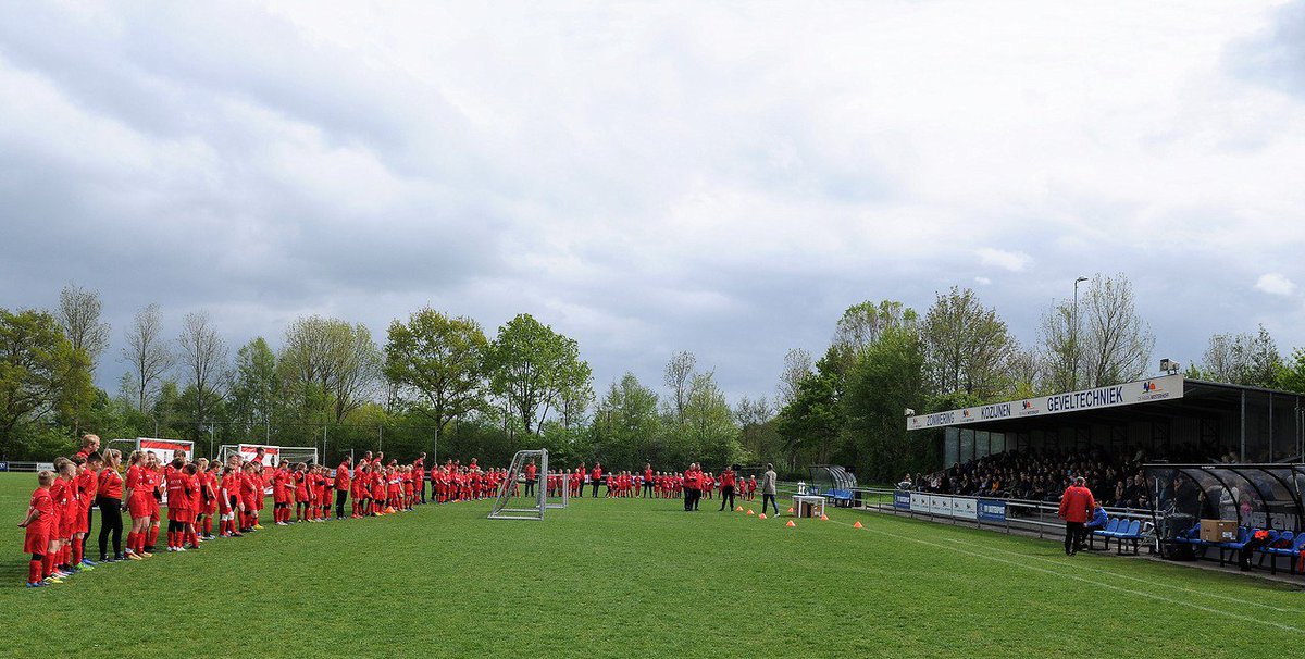 94 jeugdvoetballers van 14 verschillende voetbalverenigingen uit de regio hebben afgelopen week meegedaan aan voetbalschool <a href="/Veerkr88/">Veerkr88</a> op ons sportpark. "Het was zeer geslaagd en uitermate leerzaam”, aldus <a href="/Wietse1964/">Wietse van der Veen</a>, 1 van de organisatoren.
Lees meer: vvbuitenpost.nl/plezier-op-voe…