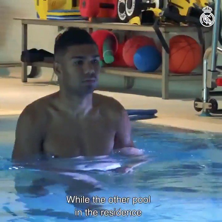🏊♂💪 ¡Entra en la piscina de #RMCity y mira cómo se utiliza el circuito de hidroterapia en la recuperación de los jugadores!
@sanitas | #ImpulsingRealMadrid | #ImpulsoSanitas