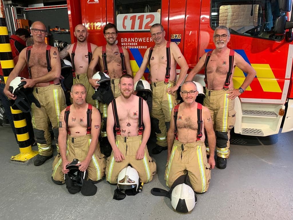 gem_Koksijde's tweet photo. 👩‍🚒👨‍🚒Mannen en vrouwen waar je op kan bouwen!👨‍🚒👩‍🚒 Dag en nacht staan ze klaar. 💪Ook al schuilt er gevaar! 👊Een ferm applaus voor onze stoere #brandweerlieden van post #Koksijde en #Oostduinkerke. 🥰👏👏👏👏 Doe de tattoo!🤗 #dagvandebrandweer @Brw_Westhoek #brandweerwesthoek https://t.co/Yyk7FMXbsU