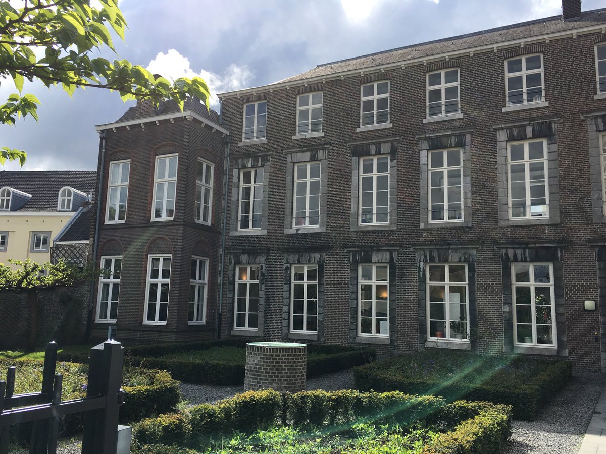 CIFE_EUstudies's tweet image. Hello #Maastricht! Presenting  CIFEs programmes at the #Master Fair @FasosMaastricht. Great initiative by the #FASoS students!