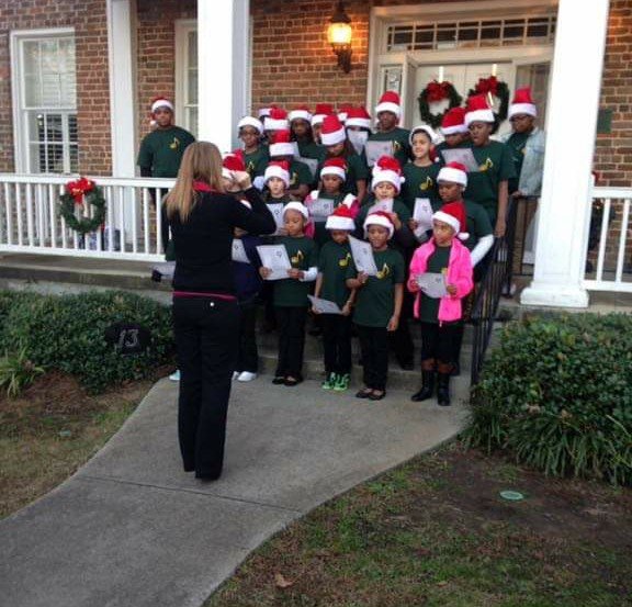 ArtsOnRidge's tweet photo. I'm not taking no for an answer people. I know what you are doing today, so get yourself down to the Century House in Ridgeway, SC! #Geiger will 
be preforming nearby. https://t.co/P0w173RRpH