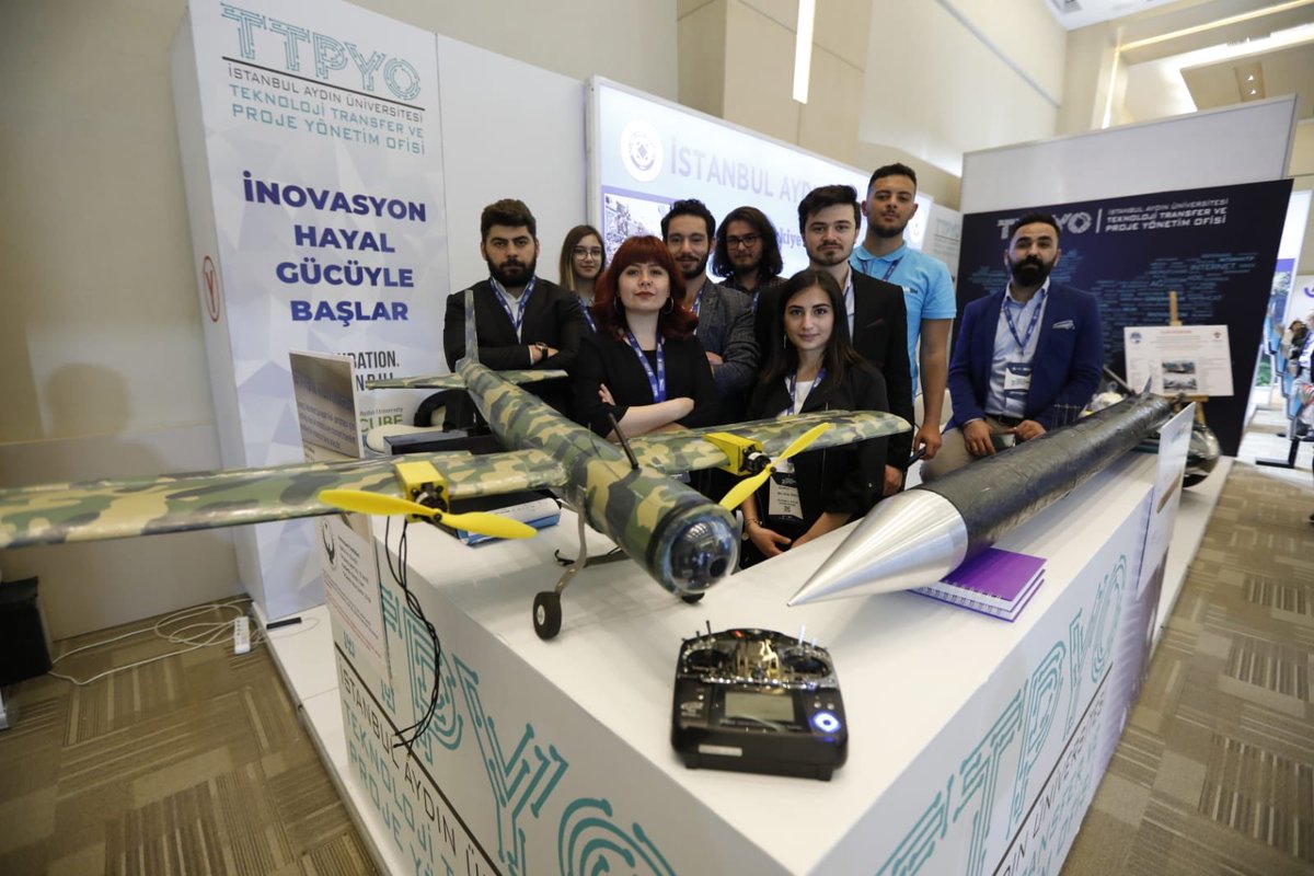 İAÜ TTPYO bünyesindeki Anatolian Eagles ekibi tarafından geliştirilen insansız hava aracı Simurg da #inovasyonhaftası'nda... Simurg, Eylül ayında da #Teknofest'te olacak #iaükuluçkamerkezi #iaüttpyo #inovatim #inosuit #elektroaydın @iauttpyo @IAUBasin @drmaydin