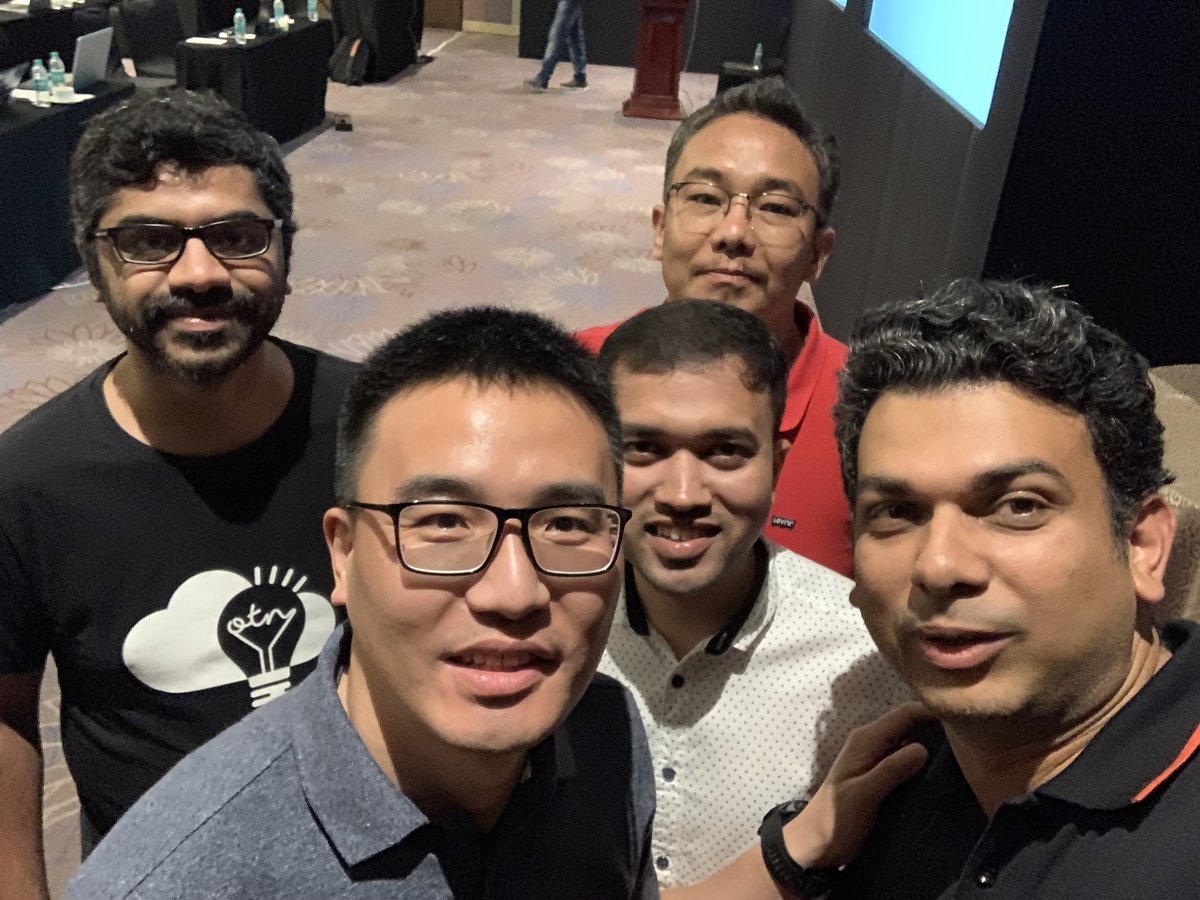 sandeshr's tweet image. More fun with labs at Oracle ATP Roadshow and lots of energy and with the teams that make it happen and a fun full audience  #oracle #oracleatp  #aioug @aioug @OracleIaaS @groundbreakers @OracleDatabase @pintodasPD @sai_penumuru @DawaaTamangg @TonyChen001 @cmvithlani