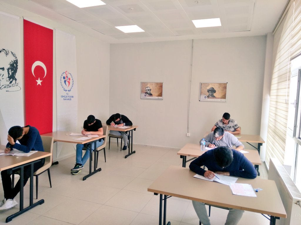 17.000 gencimiz <a href="/GSB_KYK/">18. VE 10. İŞ KOLLARI BİLGİLENDİRME GRUBU</a> 'da Osmanlı Türkçesi için ter döküyor.
Tebrikler!
<a href="/GSB_KYK/">18. VE 10. İŞ KOLLARI BİLGİLENDİRME GRUBU</a>
<a href="/hayratvakfi/">Hayrât Vakfı</a> 
@KYK_Kirklareli 

#KYKOsmanlıcaYarışıyor