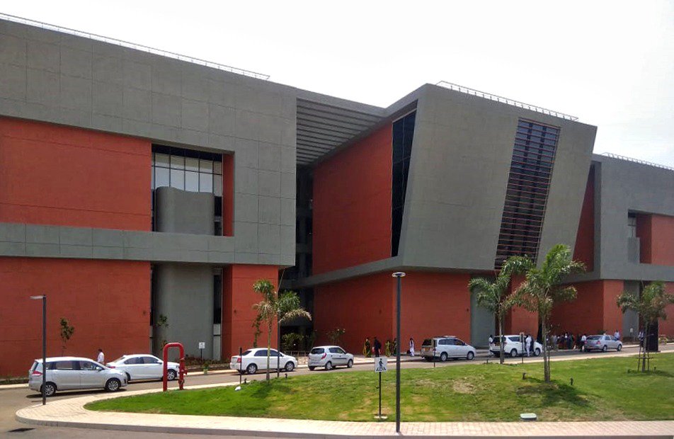 media_edifice's tweet image. We’re delighted to announce that the @Atos_Syntel Software Development Centre, Tirunelveli stands completed!

#EdificeConsultants #BuildingForIndia #DesignDiaries  #CorporateArchitecture #ModernDesign #Architecture #ECPL #Building  #Tirunelveli