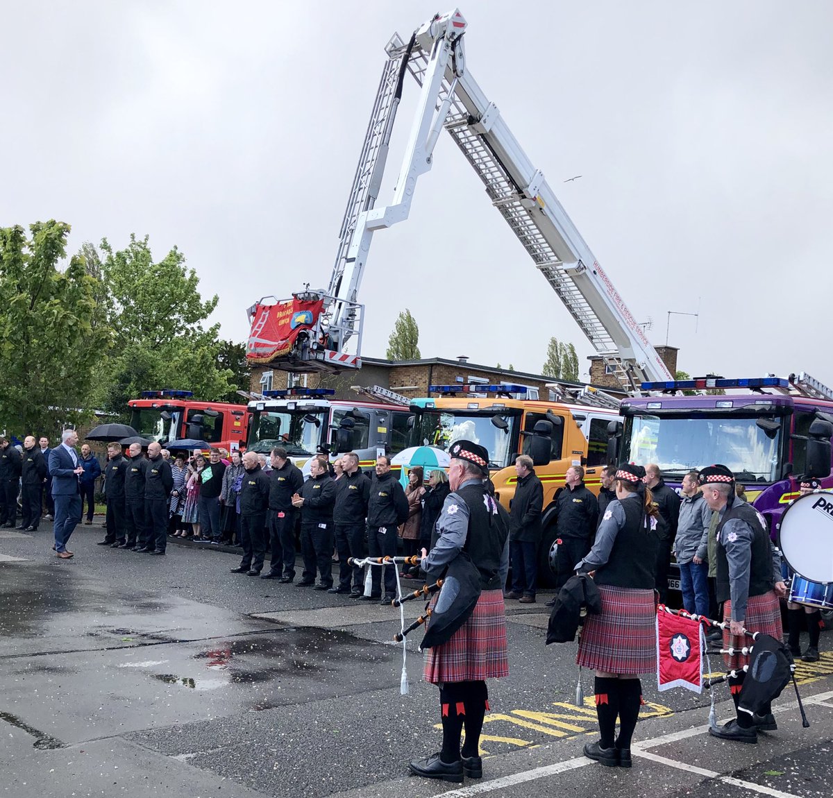 Brigade Secretary Gavin Marshall speaking to crews, members of the Fire Authority and members of the public at Calvert Lane Fire Station. A big thank you to the FBU Pipe Band.
#FirefighterMemorialDay #FBU