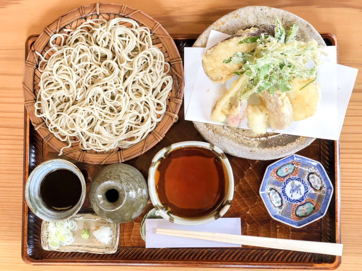 蕎麦料理すみやの季節の野菜天せいろ。蕎麦、特に天ぷらが美味しすぎる。さつまいもなんてほぼ丸ごと!火が通らないと思うので一度蒸してから揚げてある?毛呂山の閑静な場所。庭も素敵✨ 