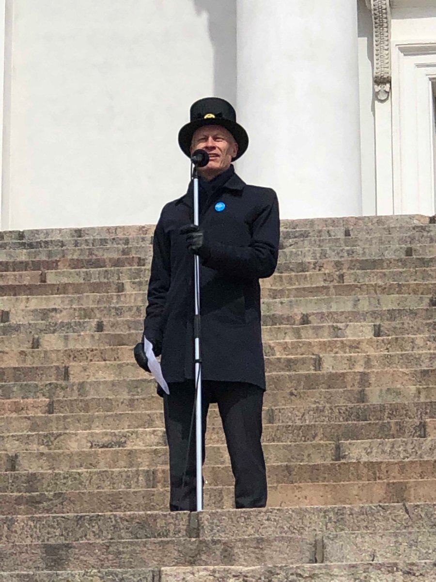 KaarleHameri's tweet image. Ilmaston muutos ei odota. Tarvitsemme tiedettä tuomaan uutta tietoa, uusia ajatuksia, uusia ratkaisuja ja osaajia, jotka kykenevät hyödyntämään tieteen tuloksia kaikkialle yhteiskuntaan. #tiedemarssi #siksitiede @helsinkiuni photo credits @PaulaEerola