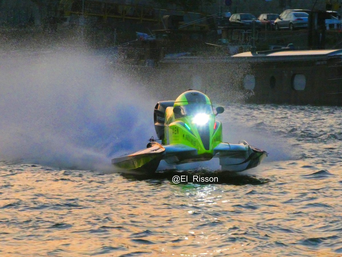 #24HRouen Championnat du monde #Motonautique #Inshore 2019 
30 Avril - 1er Mai

<a href="/24HRouen/">24 Heures de Rouen</a> <a href="/HydroRacerTV/">Race Day Live 🏁</a> #UIM <a href="/F1_H2O/">F1H2O™</a> 

Full water sprays 
By <a href="/El_Risson/">Quentin</a>