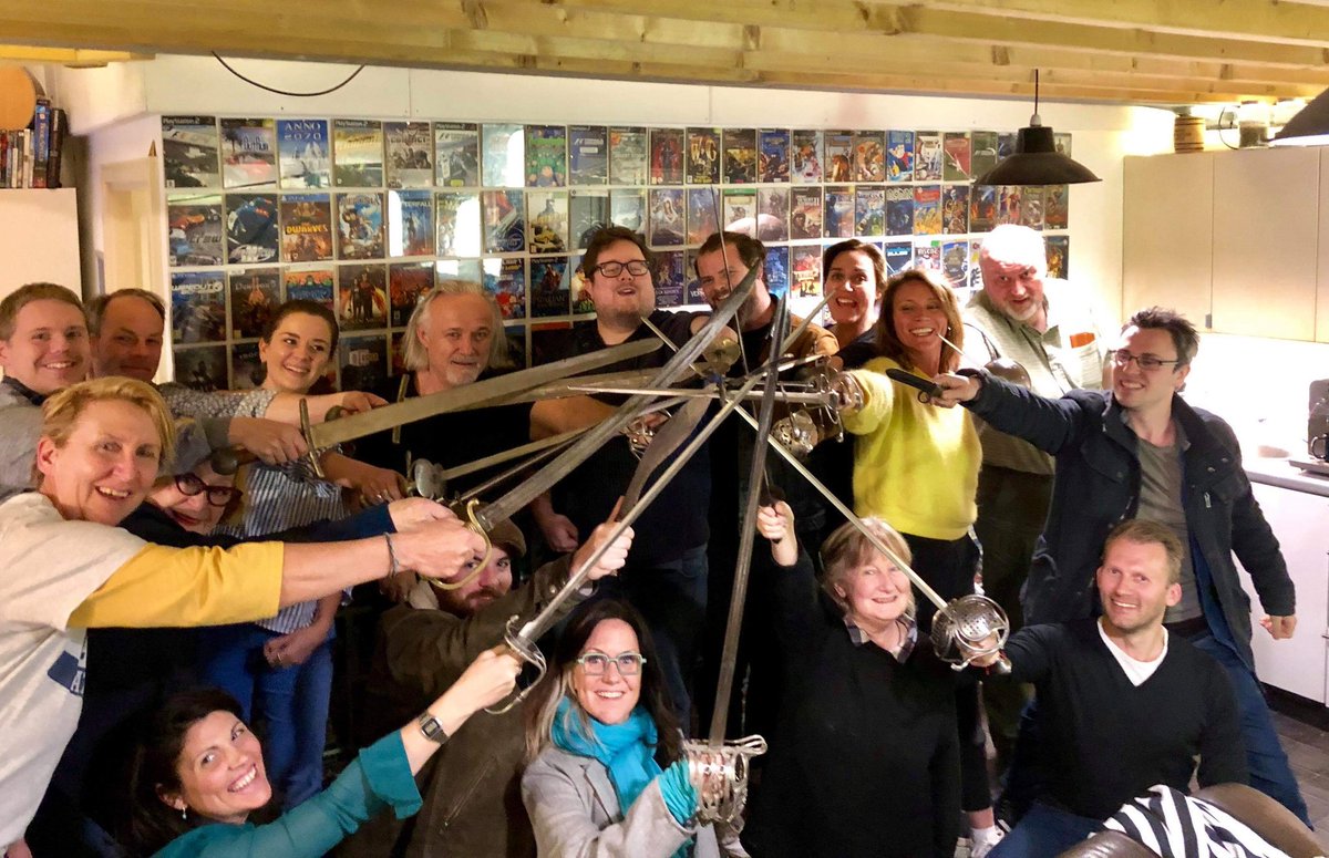 billied7's tweet photo. Sadly they've chased me to the plane and I must leave....for now..see you soon ridiculously talented new friends #GameOnVOND2019 #voiceover #London #community #swords #Spies #youknowwhoyouare @omuk_london @AndreaToyias https://t.co/7Bd2kzsjpN