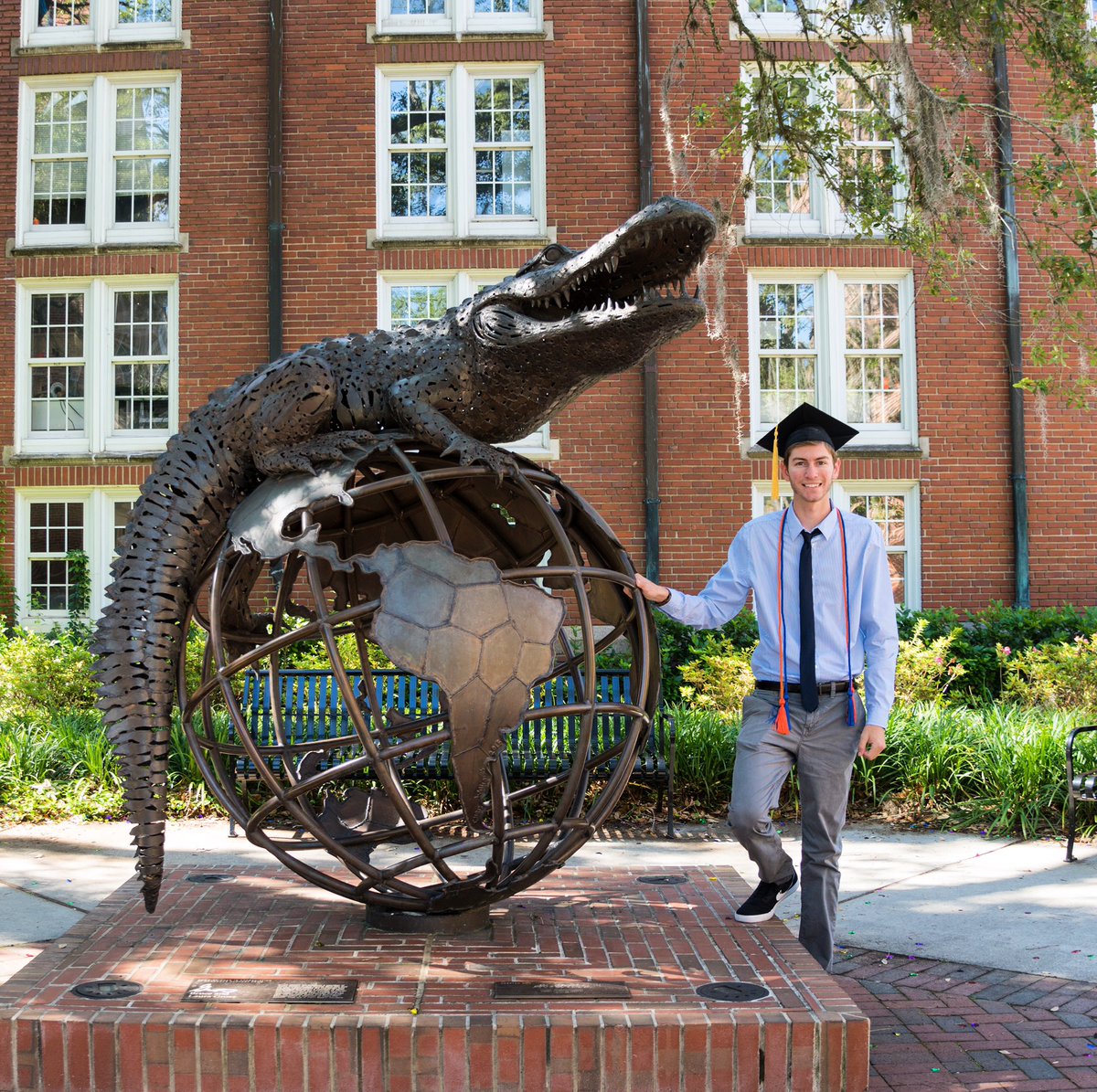 KaraDeschenes's tweet photo. Congrats to Kyle! Joining the ranks today! #ufgrad #gogators https://t.co/6Vf7R5VybN