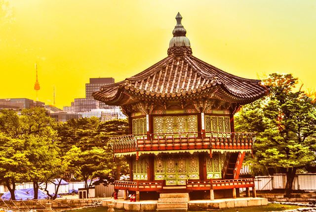 Bart_Wielinski's tweet photo. ๐ฐ๐ท๐ฏ Small #pagoda in #Gyeongbokgung, former #royal #residence in #Seoul, #SouthKorea.
#Sky ย on the original photo was too bleak, so I #enchanced it a little ๐ '
'
#architecture #history #city #citylife #streetlife #monument #korea #illumination #sunrโฆ https://t.co/CG0508HOEo https://t.co/9oFiJ1yGnc