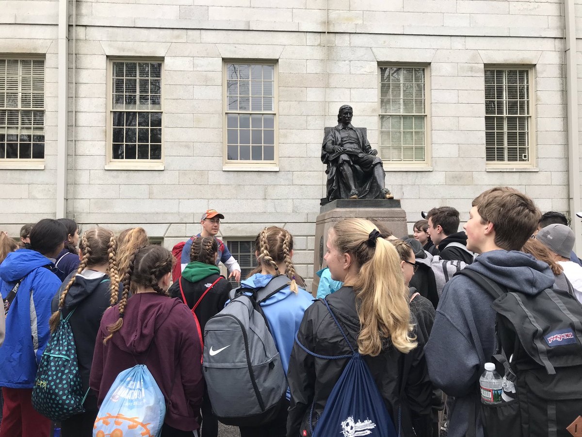 MsYoungEMS's tweet photo. Future Harvard Scholars? Love seeing the dreams in their eyes! It’s a world full of possibilities! #BostonClub2019 @GoMounts https://t.co/kmVTpELnW3