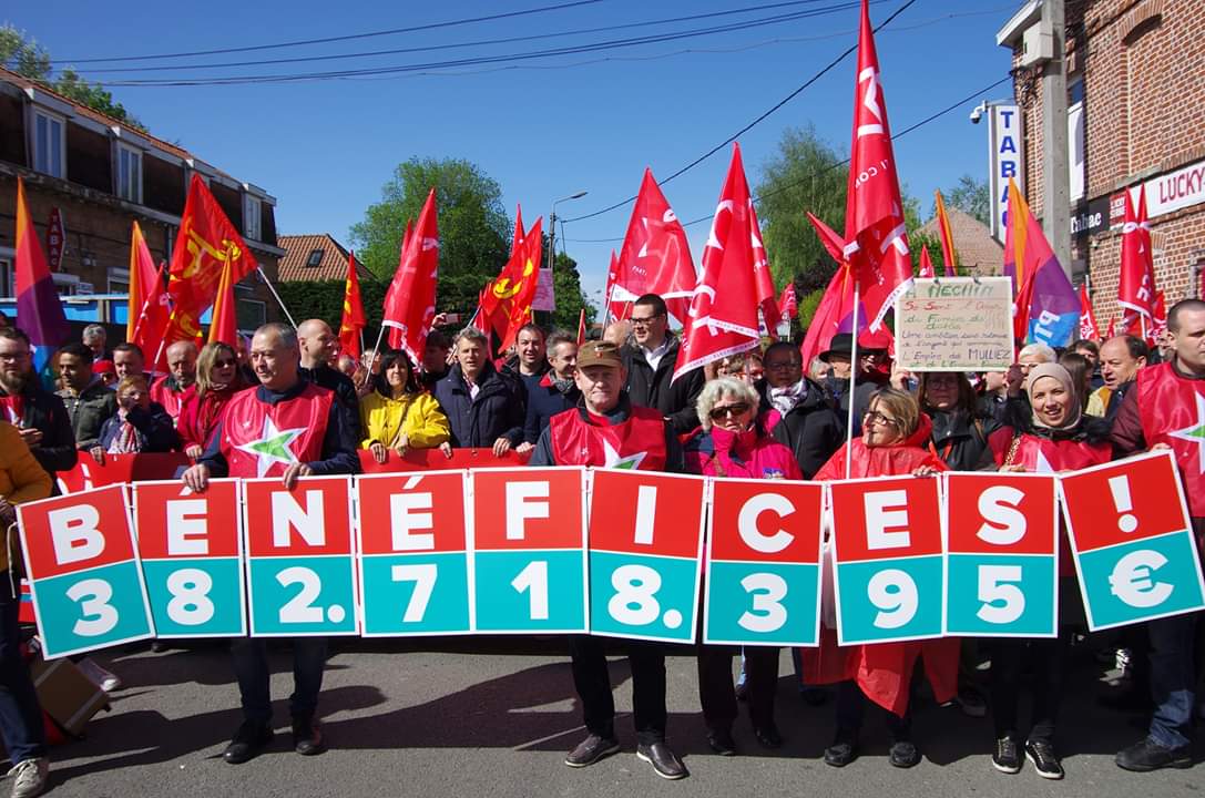 RaoulHedebouw's tweet photo. Belle action commune ce midi à Nechin #PTB #PCF pour dénoncer l évasion fiscale en Europe 👍👍👍 https://t.co/Sx4vtXhrmh