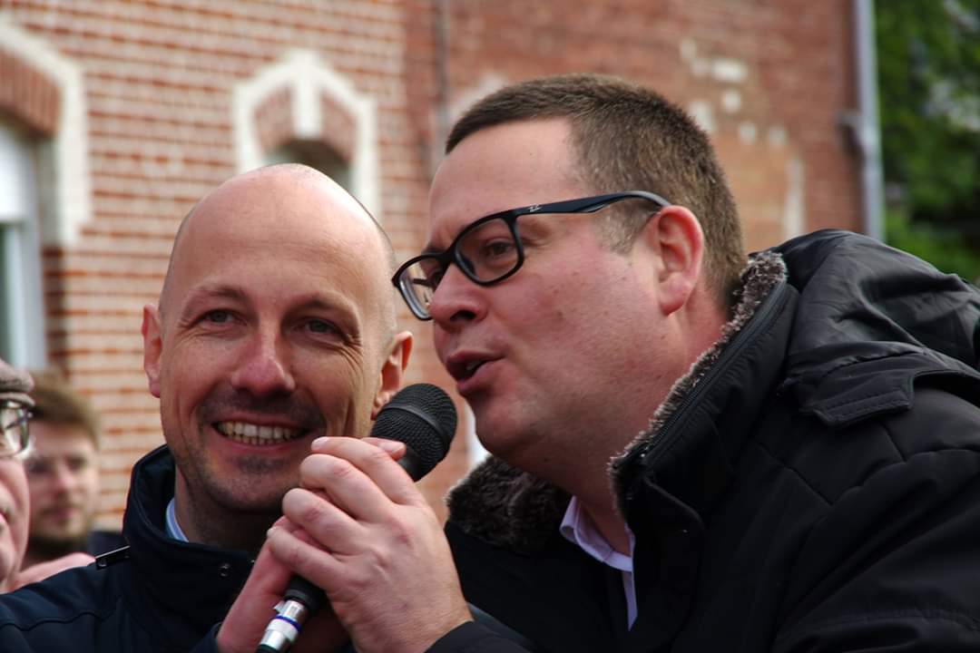 Belle action commune ce midi à Nechin #PTB #PCF pour dénoncer l évasion fiscale en Europe 👍👍👍